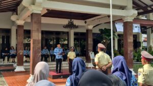 Memperingati Hari Pahlawan tahun 2025, Unisri Gelar Upacara Bendera